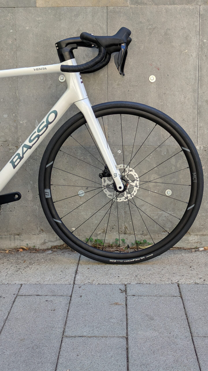 Basso Venta R Disc Road Bike (Shimano 105 di2)