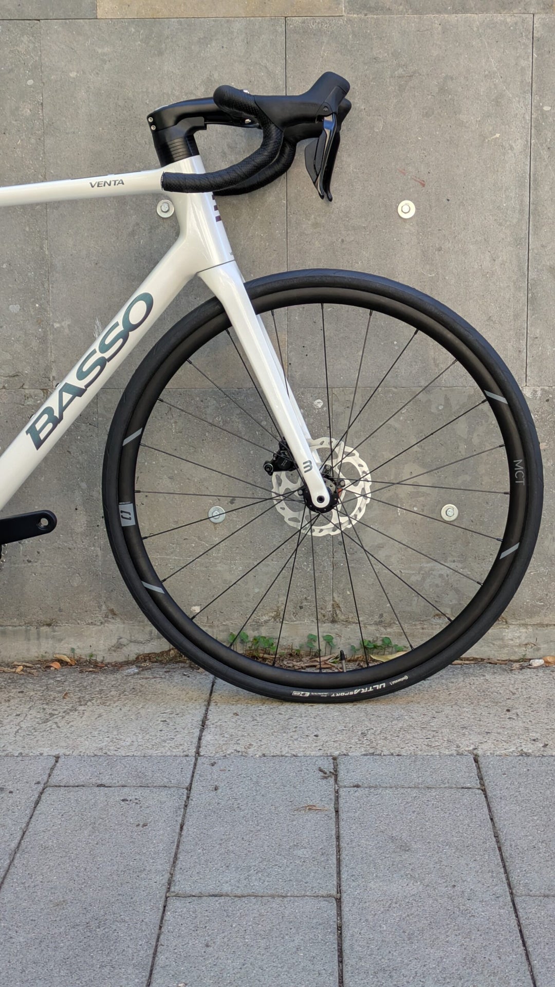Basso Venta R Disc Road Bike (Shimano 105 di2)
