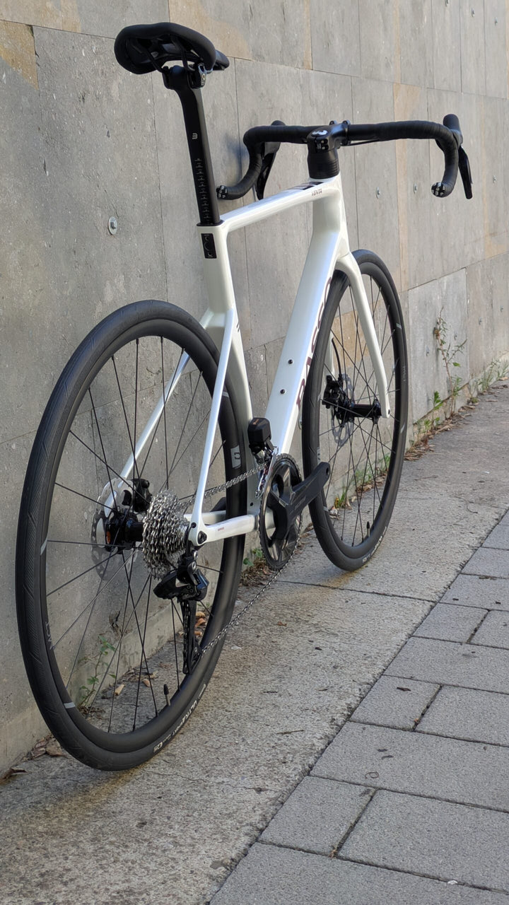 Basso Venta R Disc Road Bike (Shimano 105 di2)
