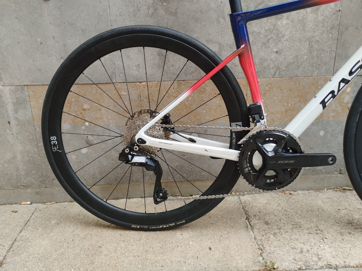 Bicicleta de carretera Basso Astra 2025 (Shimano 105 di2) Ex-Demo Talla 48