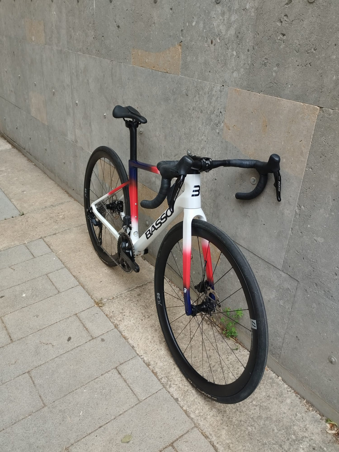 Bicicleta de carretera Basso Astra 2025 (Shimano 105 di2) Ex-Demo Talla 48
