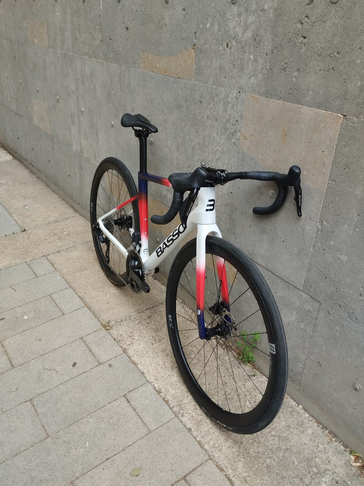 Bicicleta de carretera Basso Astra 2025 (Shimano 105 di2) Ex-Demo Talla 48