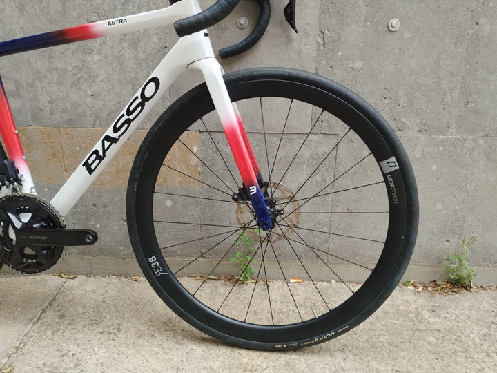 Bicicleta de carretera Basso Astra 2025 (Shimano 105 di2) Ex-Demo Talla 48