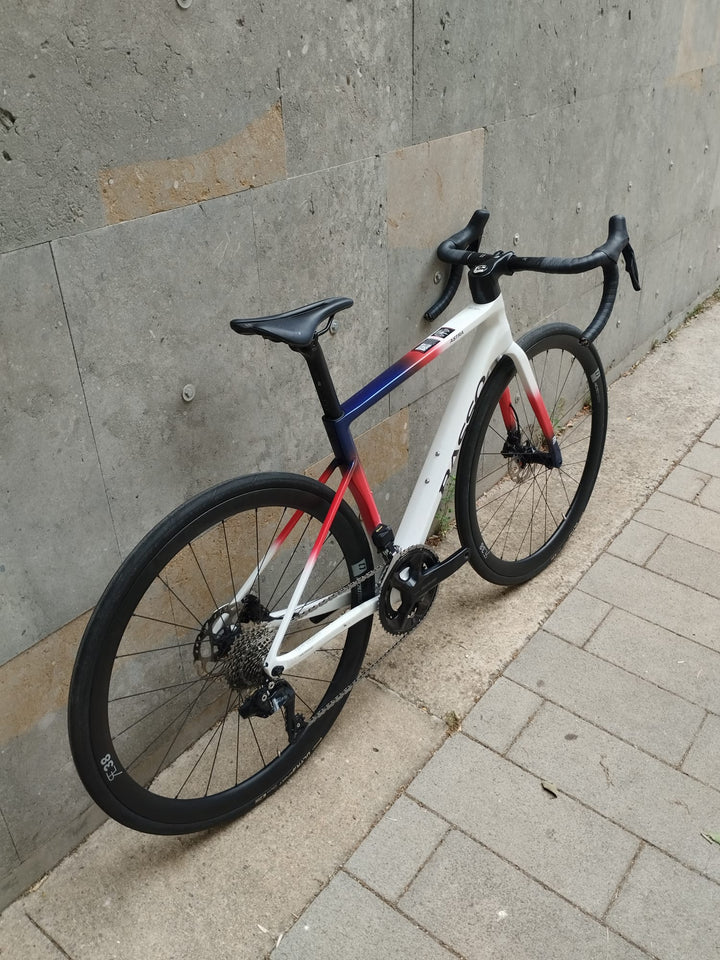Bicicleta de carretera Basso Astra 2025 (Shimano 105 di2) Ex-Demo Talla 48