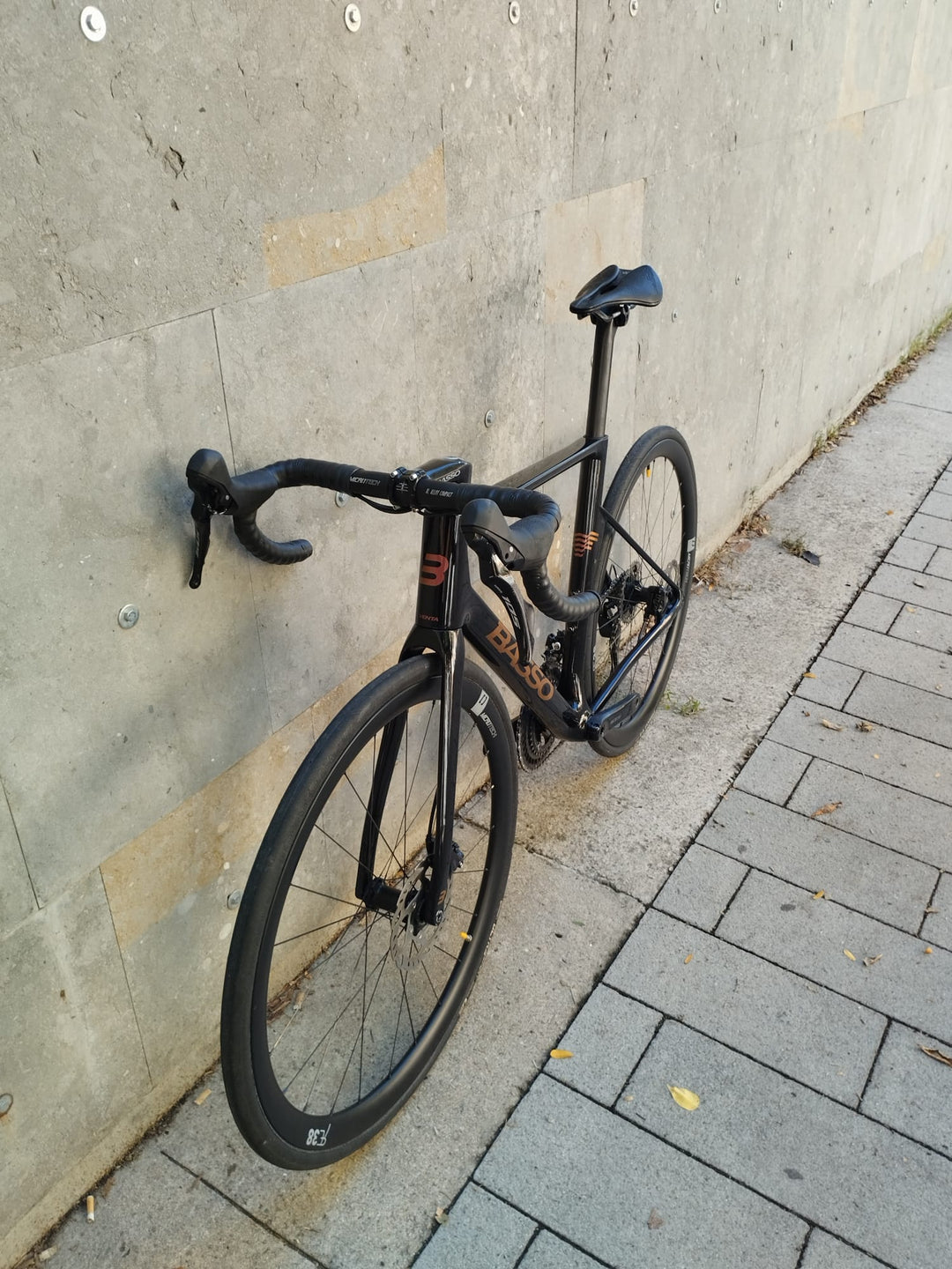 Basso Venta R (Shimano 105 12 velocità) Ex-demo Taglia 51 cm