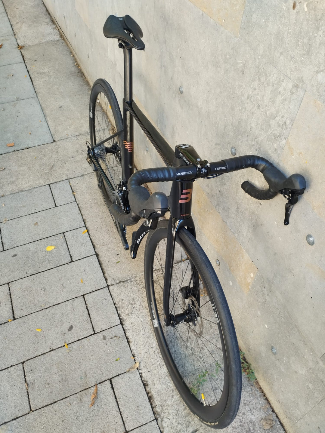 Basso Venta R (Shimano 105 12 velocità) Ex-demo Taglia 51 cm