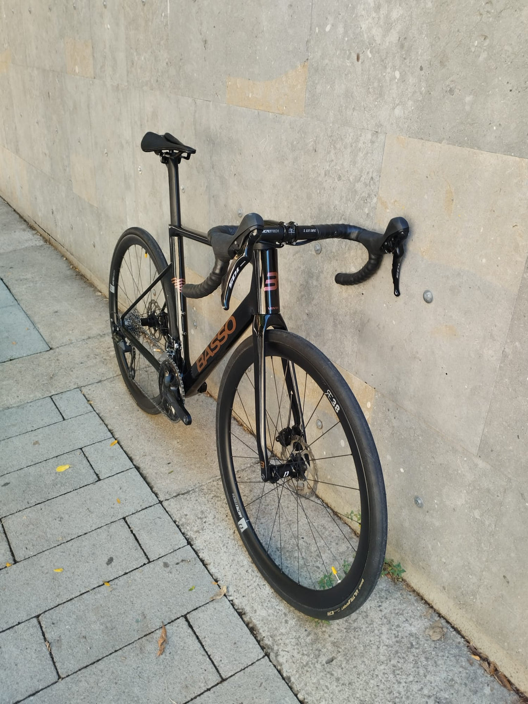 Basso Venta R (Shimano 105 12 velocità) Ex-demo Taglia 51 cm