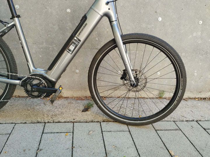 Bicicleta urbana elèctrica Cannondale 650 U Adventure NEO 4 d’exposició, talla L
