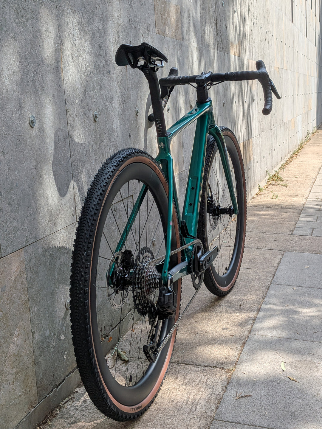 Bicicleta de grava Colnago G4-X (Sram Rival XPLR) Vision SC 45