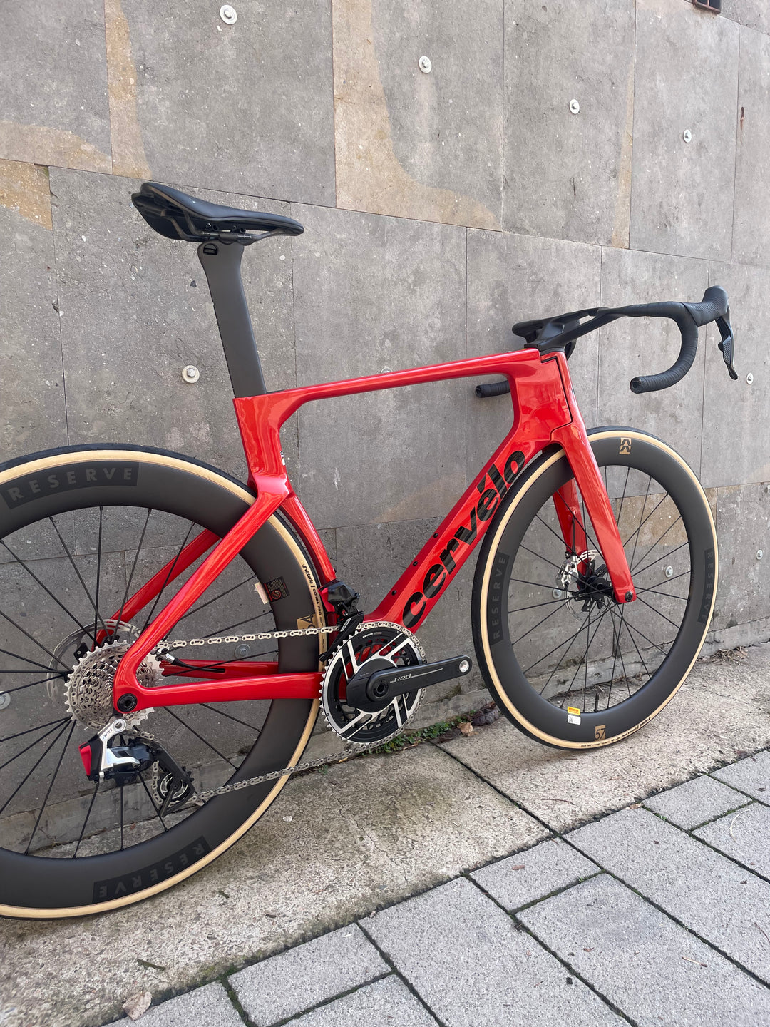 Vélo de route Cervelo S5 (SRAM Red AXS) 2025