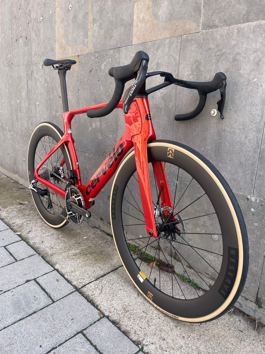 Vélo de route Cervelo S5 (SRAM Red AXS) 2025
