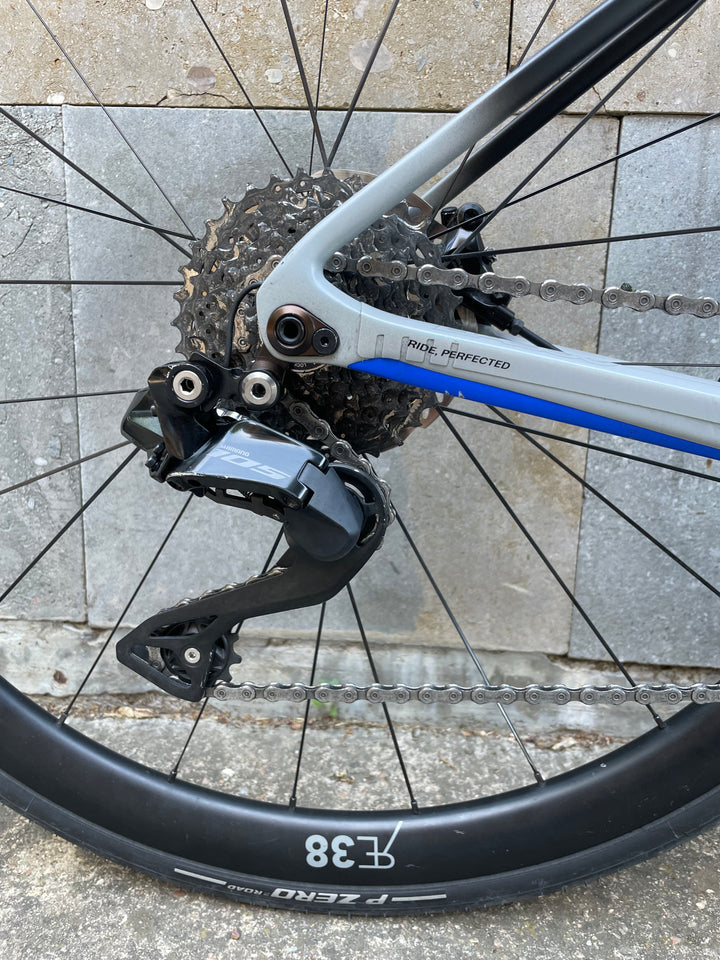 Bicicleta de carretera Basso Astra Disc (Shimano 105 di2) Ex-Demo Mida 48