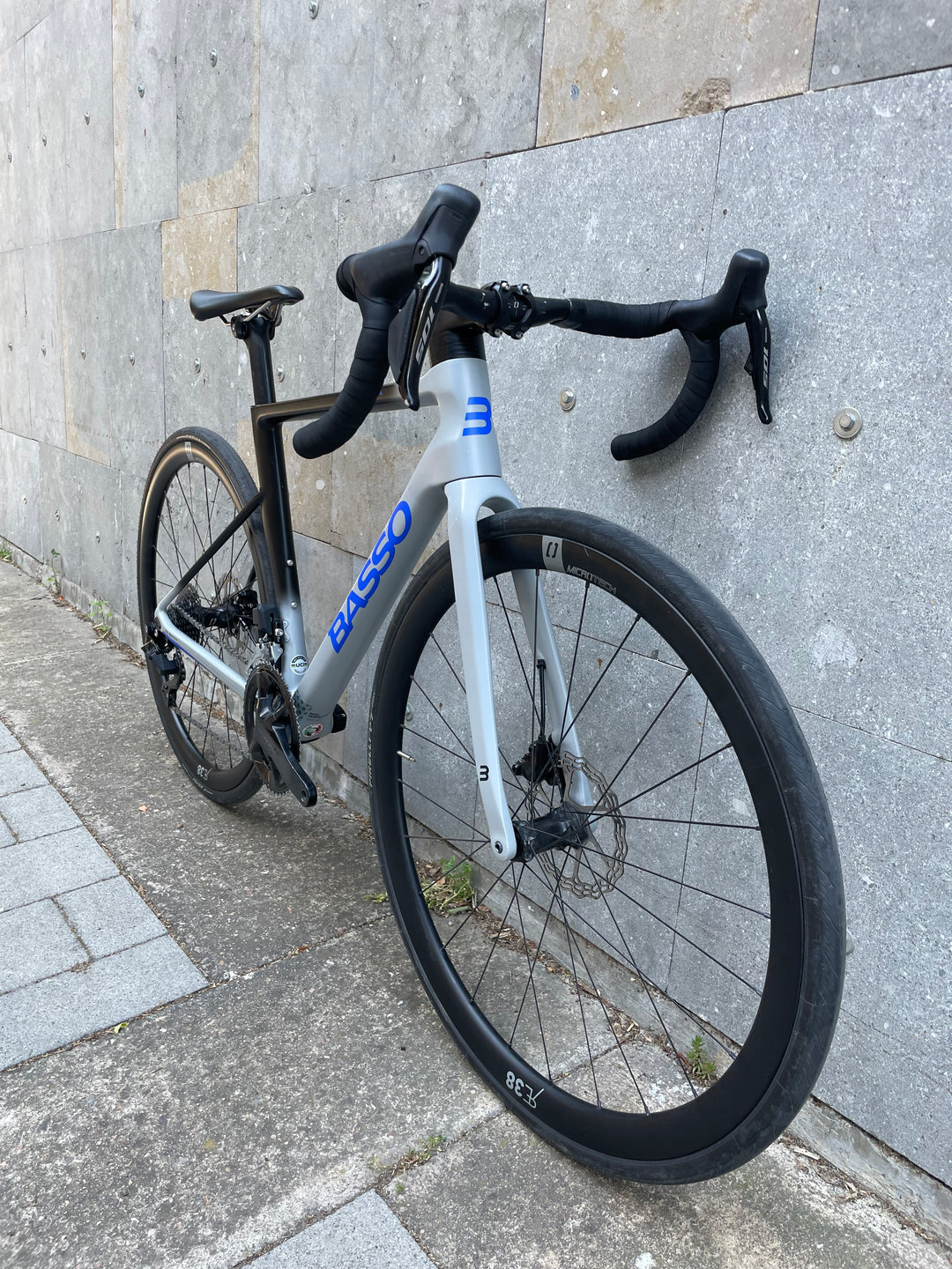 Bicicleta de carretera Basso Astra Disc (Shimano 105 di2) Ex-Demo Mida 48