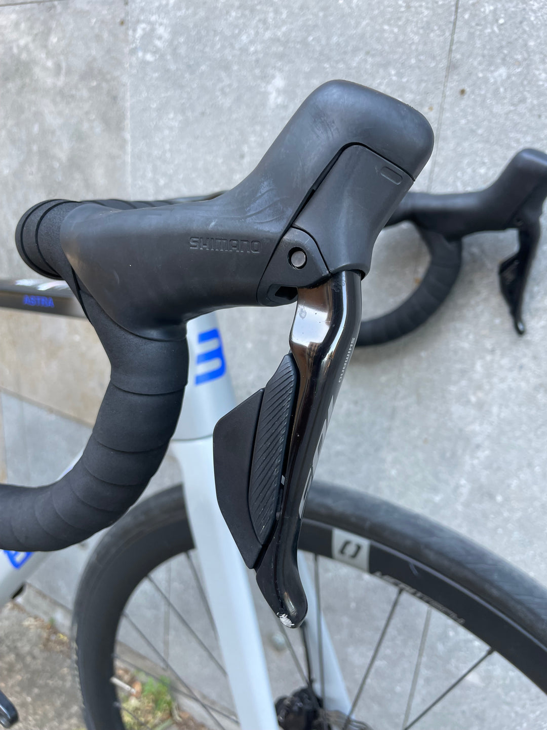 Bicicleta de carretera Basso Astra Disc (Shimano 105 di2) Ex-Demo Mida 48