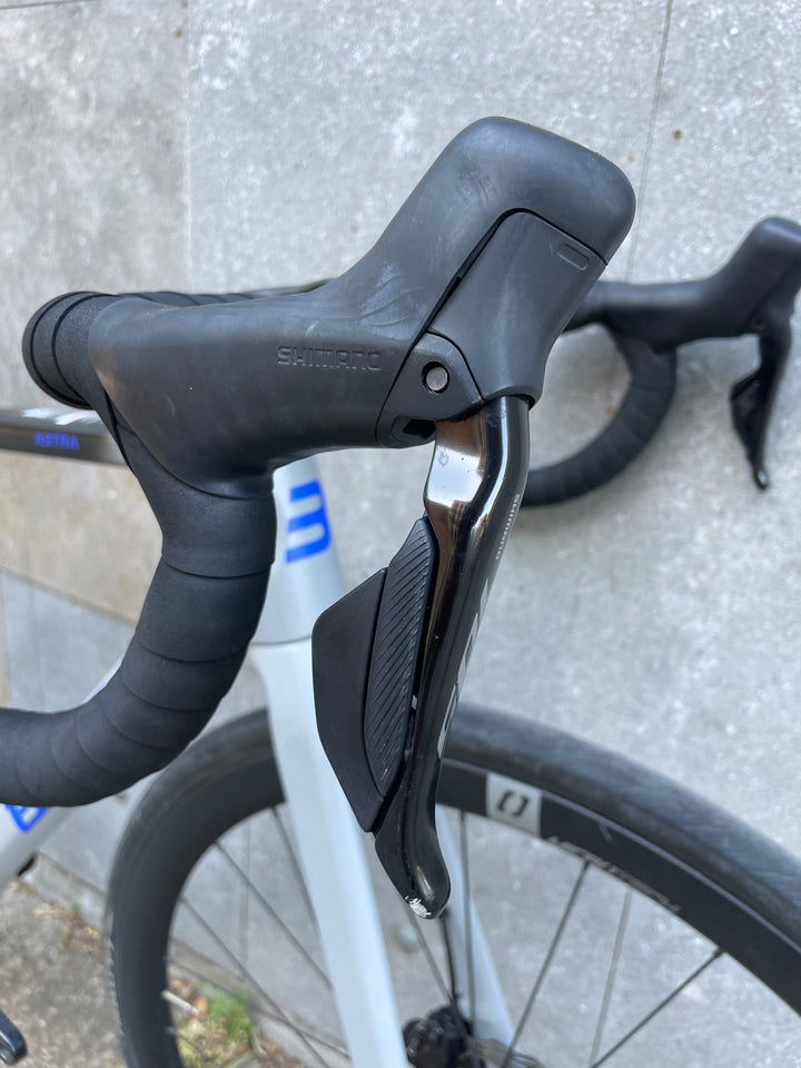 Bicicleta de carretera Basso Astra Disc (Shimano 105 di2) Ex-Demo Mida 48