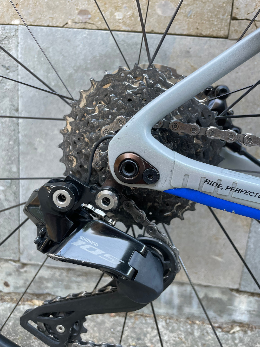 Bicicleta de carretera Basso Astra Disc (Shimano 105 di2) Ex-Demo Mida 48