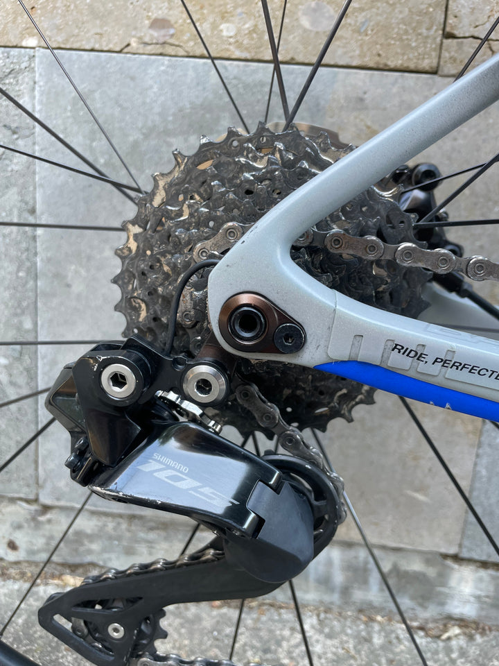 Bicicleta de carretera Basso Astra Disc (Shimano 105 di2) Ex-Demo Mida 48