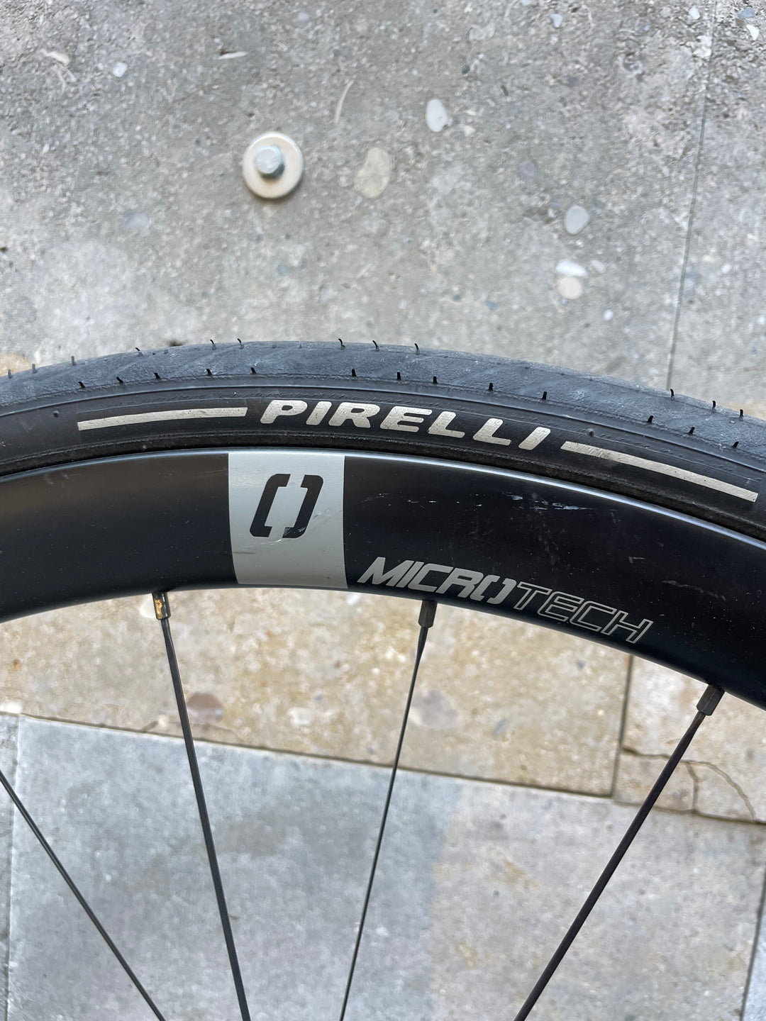 Bicicleta de carretera Basso Astra Disc (Shimano 105 di2) Ex-Demo Mida 48