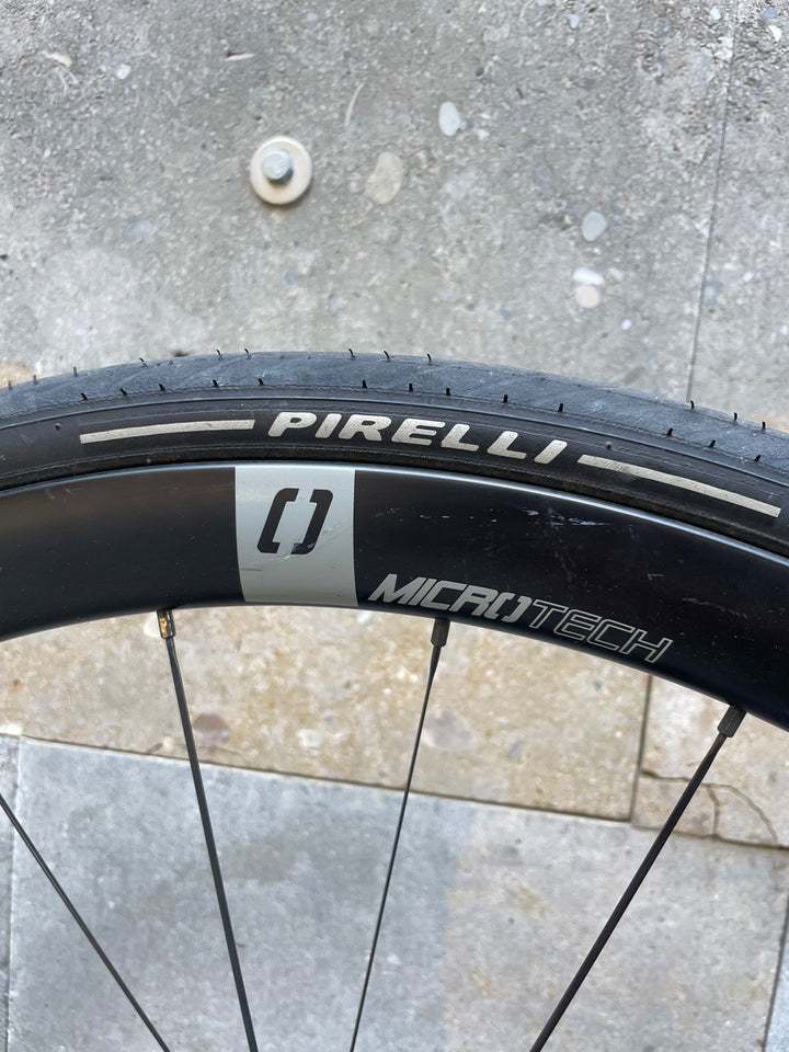 Bicicleta de carretera Basso Astra Disc (Shimano 105 di2) Ex-Demo Mida 48