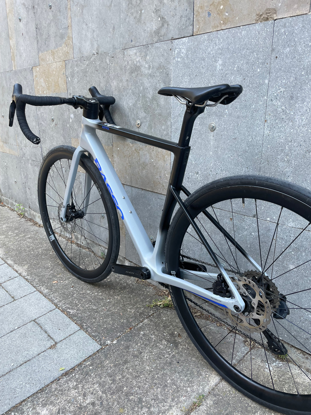Bicicleta de carretera Basso Astra Disc (Shimano 105 di2) Ex-Demo Mida 48