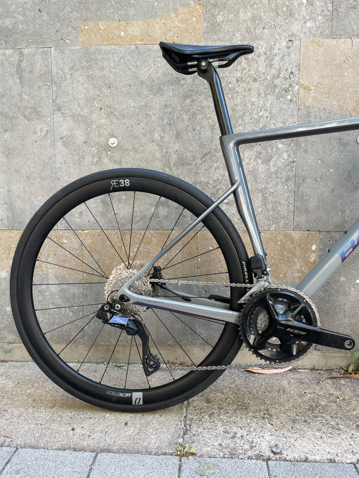 Bicicleta de carretera Basso Astra Disc (Shimano 105 di2) Ex-Demo - Mida 51