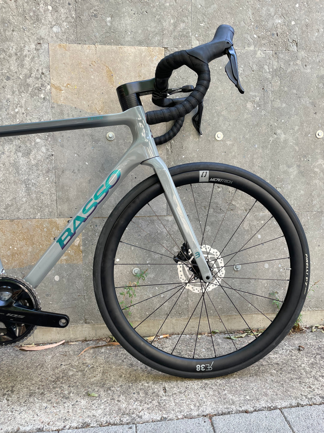 Bicicleta de carretera Basso Astra Disc (Shimano 105 di2) Ex-Demo - Mida 51