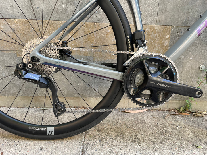 Bicicleta de carretera Basso Astra Disc (Shimano 105 di2) Ex-Demo - Mida 51