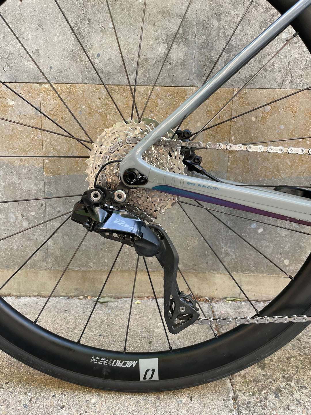 Bicicleta de carretera Basso Astra Disc (Shimano 105 di2) Ex-Demo - Mida 51