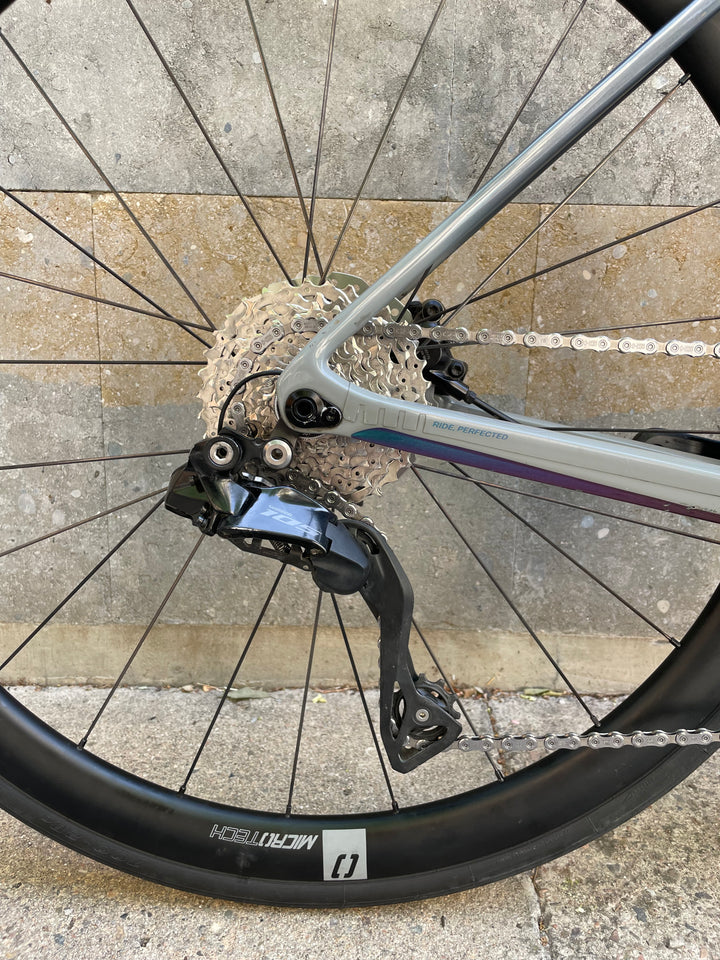 Bicicleta de carretera Basso Astra Disc (Shimano 105 di2) Ex-Demo - Mida 51