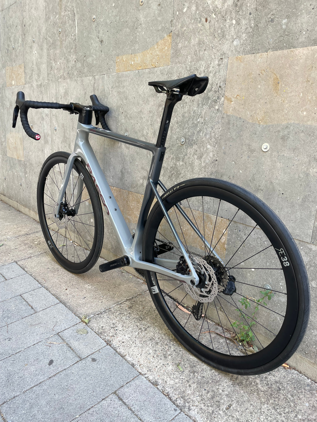 Bicicleta de carretera Basso Astra Disc (Shimano 105 di2) Ex-Demo - Mida 51