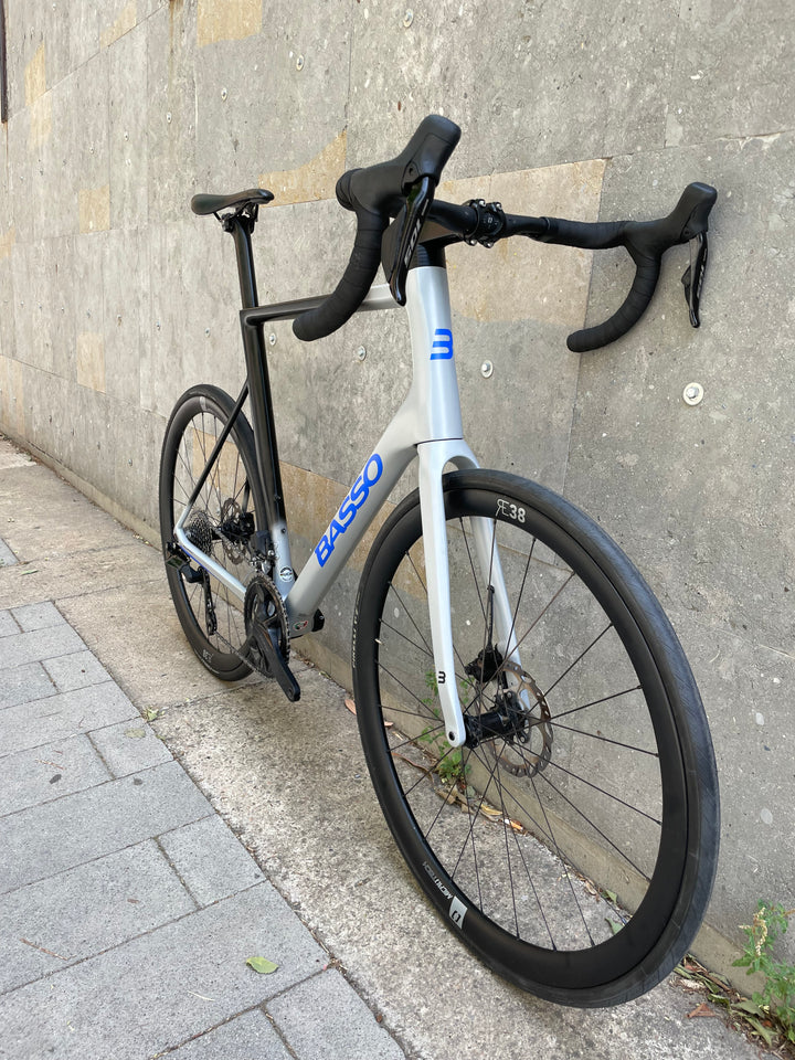 Bicicleta de carretera Basso Astra Disc (Shimano 105 di2 / RE38) talla 61 ex demo