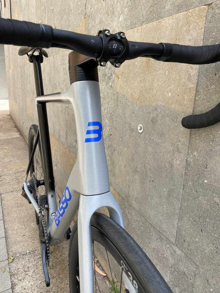 Bicicleta de carretera Basso Astra Disc (Shimano 105 di2 / RE38) talla 61 ex demo