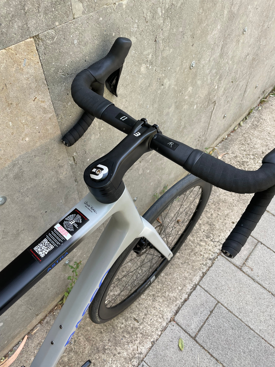 Bicicleta de carretera Basso Astra Disc (Shimano 105 di2 / RE38) talla 61 ex demo