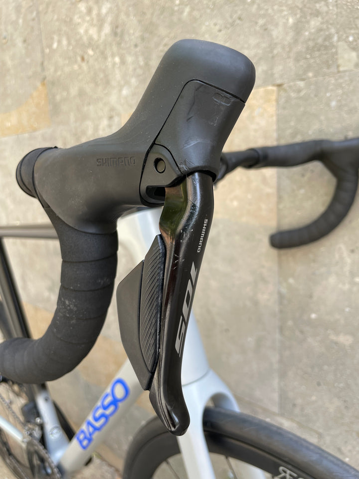 Bicicleta de carretera Basso Astra Disc (Shimano 105 di2 / RE38) talla 61 ex demo