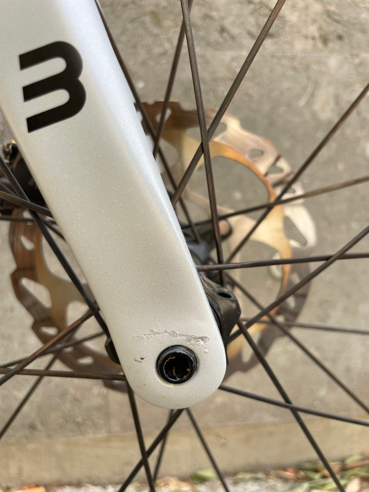 Bicicleta de carretera Basso Astra Disc (Shimano 105 di2 / RE38) talla 61 ex demo