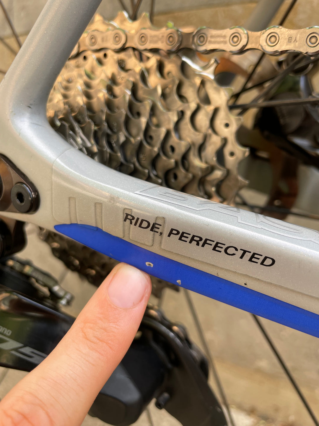 Bicicleta de carretera Basso Astra Disc (Shimano 105 di2 / RE38) talla 61 ex demo