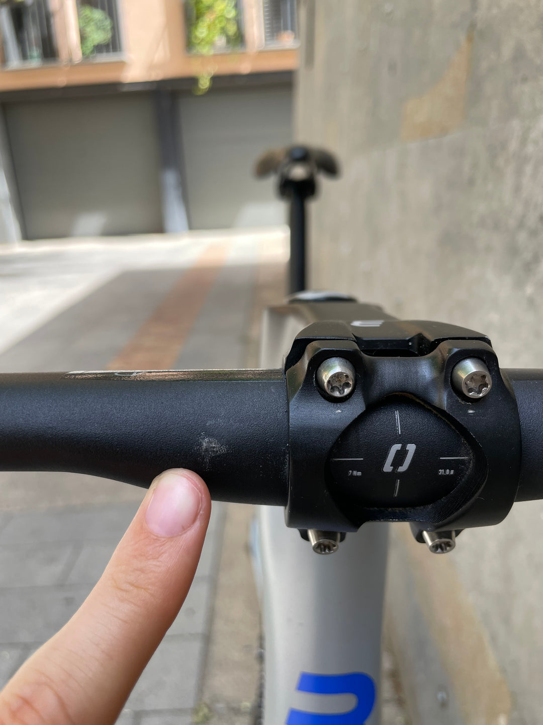 Bicicleta de carretera Basso Astra Disc (Shimano 105 di2 / RE38) talla 61 ex demo