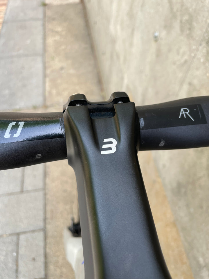 Bicicleta de carretera Basso Astra Disc (Shimano 105 di2 / RE38) talla 61 ex demo