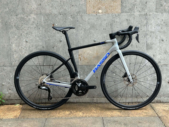 Basso Astra Disc Road Bike (Shimano 105 di2) 2025