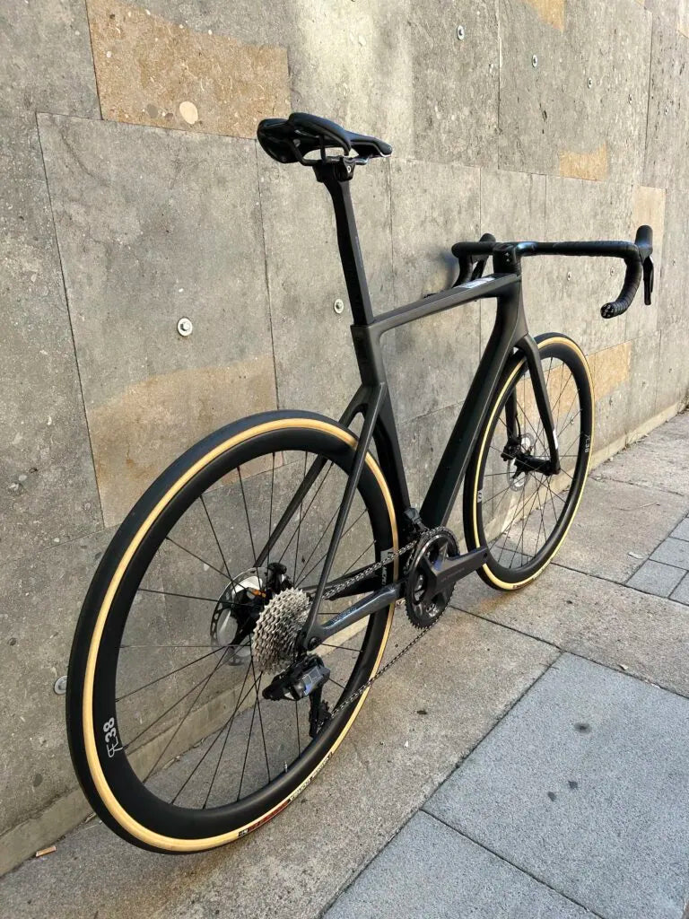 Basso Diamante SV Disc Road Bike (Shimano Ultegra Di2 / RE38)