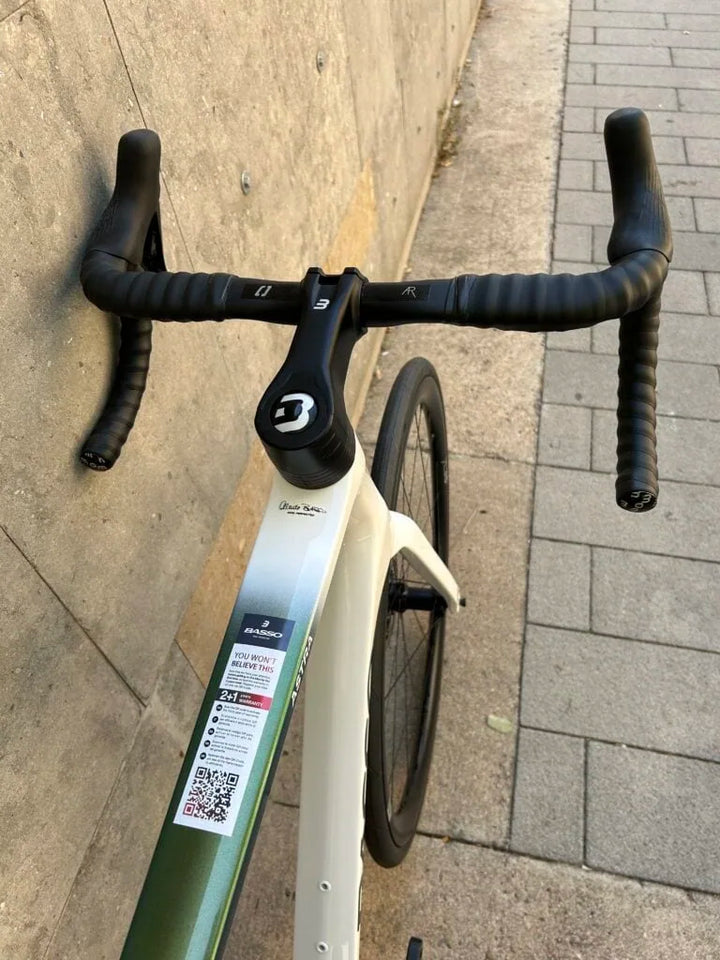 Basso Astra Disc Road Bike (Shimano 105 di2 / RE38)