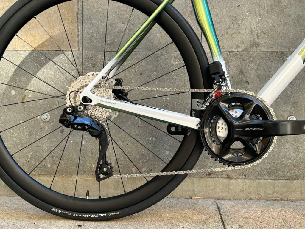 Basso Astra Disc Road Bike (Shimano 105 di2 / RE38)