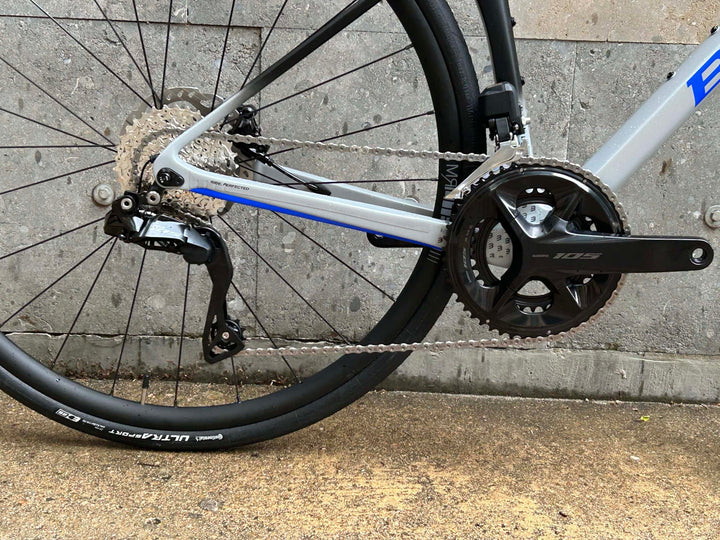 Basso Astra Disc Road Bike (Shimano 105 di2) 2025