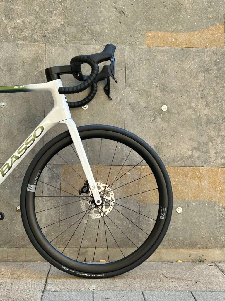 Basso Astra Disc Road Bike (Shimano 105 di2 / RE38)