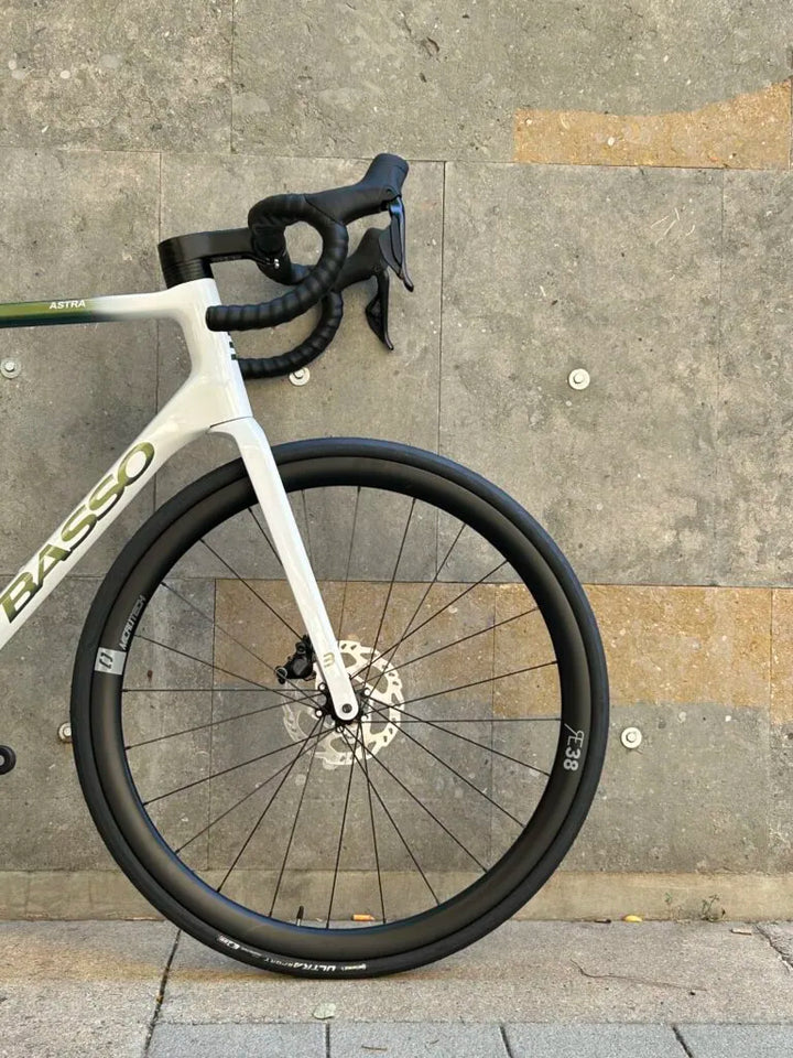 Basso Astra Disc Road Bike (Shimano 105 di2 / RE38)