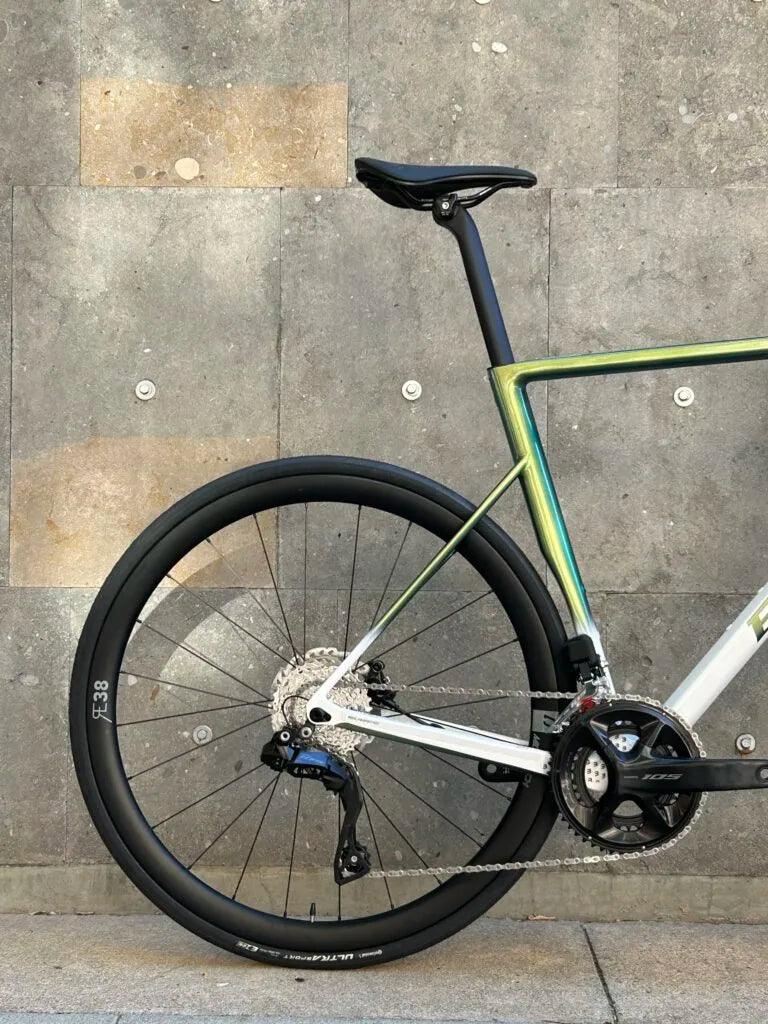 Basso Astra Disc Road Bike (Shimano 105 di2 / RE38)