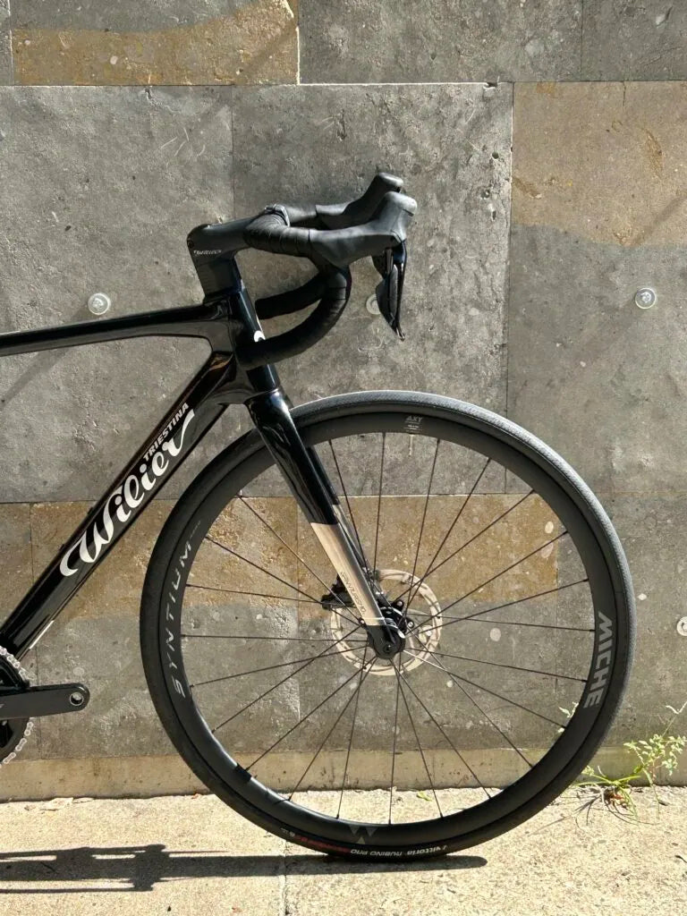 Wilier Granturismo SL Road Bike (Shimano 105 Di2 / Alu Wheels) - Ex-Demo 2025 - S (Black/Silver 01)