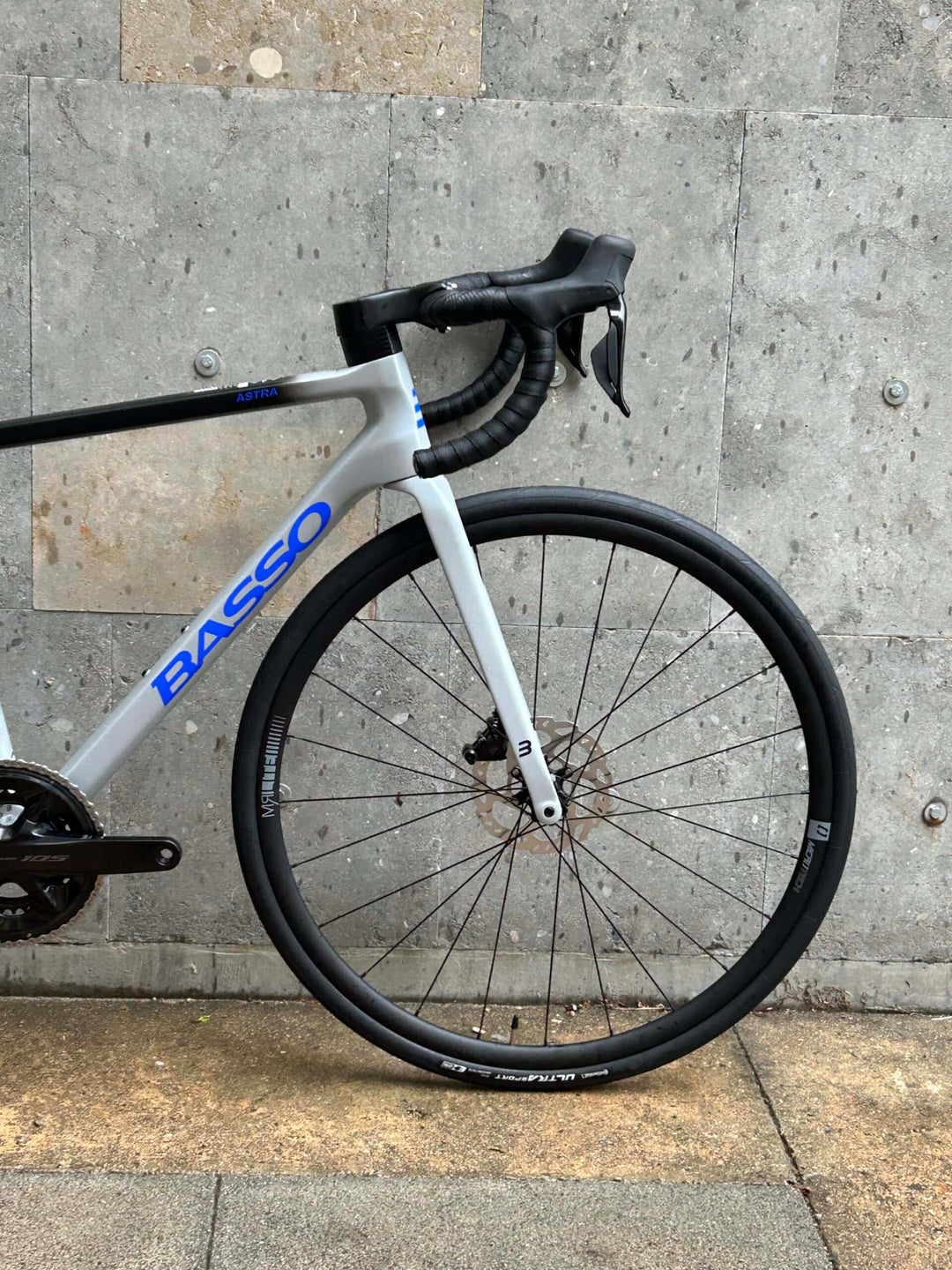 Basso Astra Disc Road Bike (Shimano 105 di2) 2025