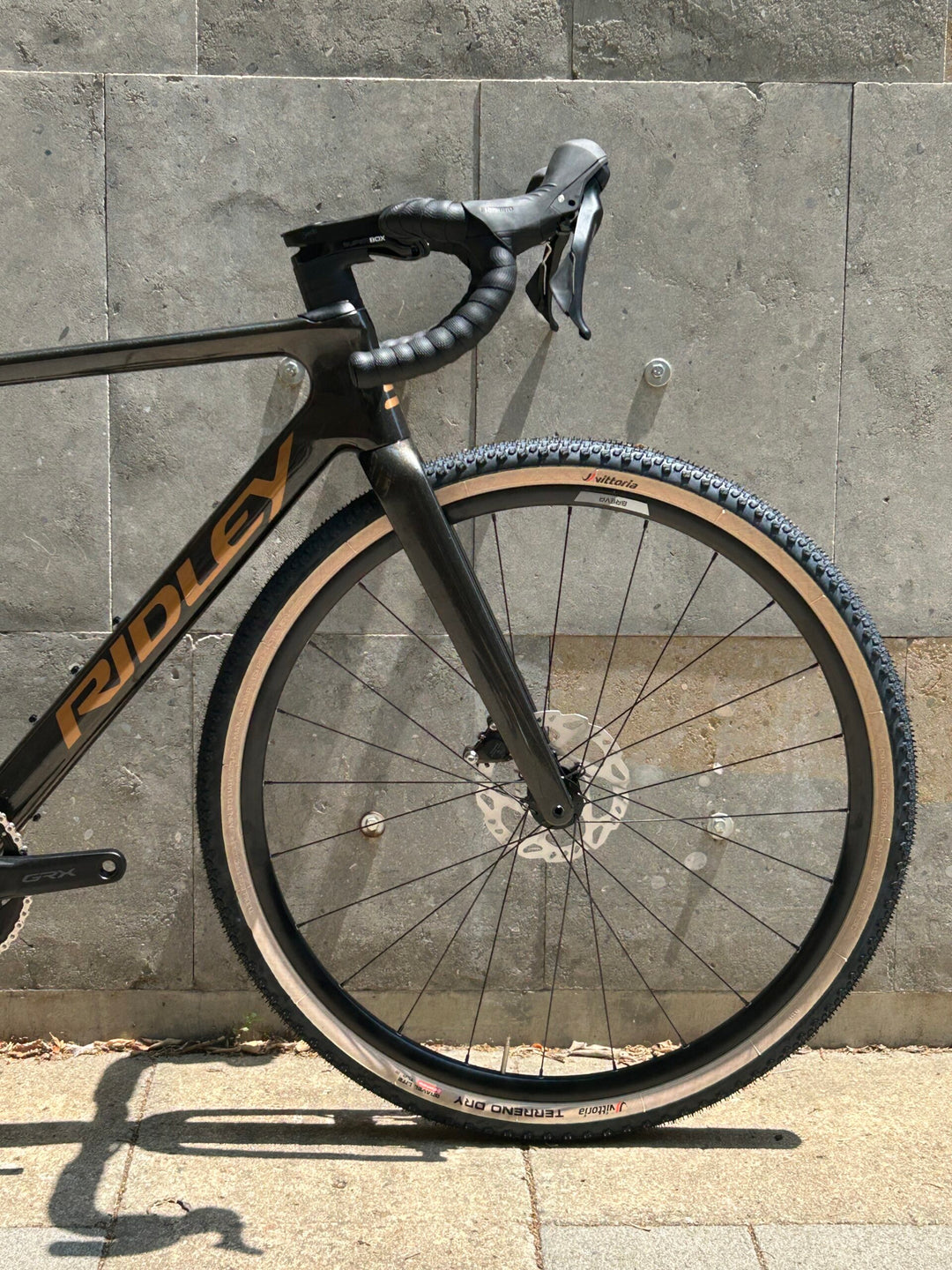 Bicicleta de grava Ridley ASTR (Shimano GRX 2X)