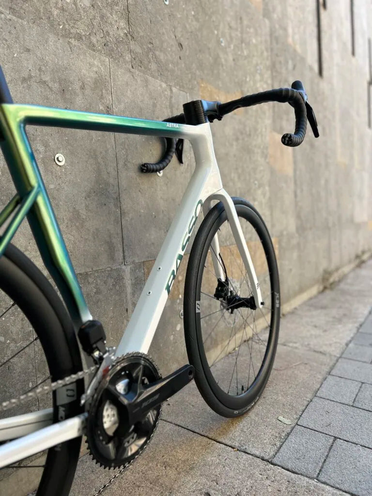 Basso Astra Disc Road Bike (Shimano 105 di2 / RE38)